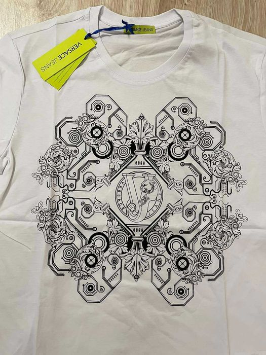 Нова мъжка тениска с етикет Versace jeans размери M,L