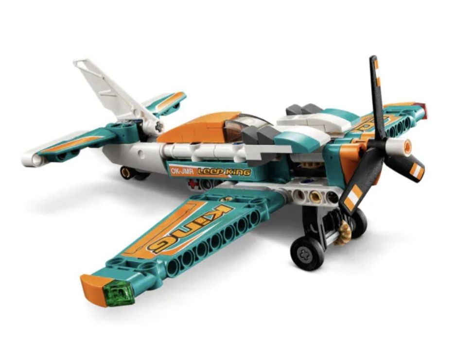 LEGO Technic - Състезателен самолет (42117)