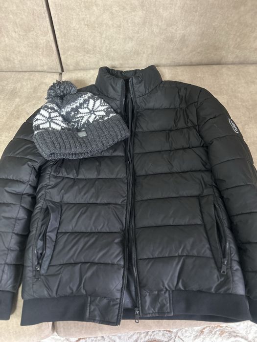 Продается куртка с шапкой на мальчика