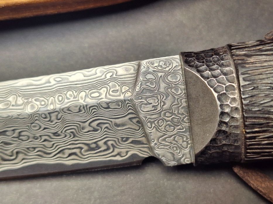 Ловен нож от дамаска стомана VG10 с кожена кания