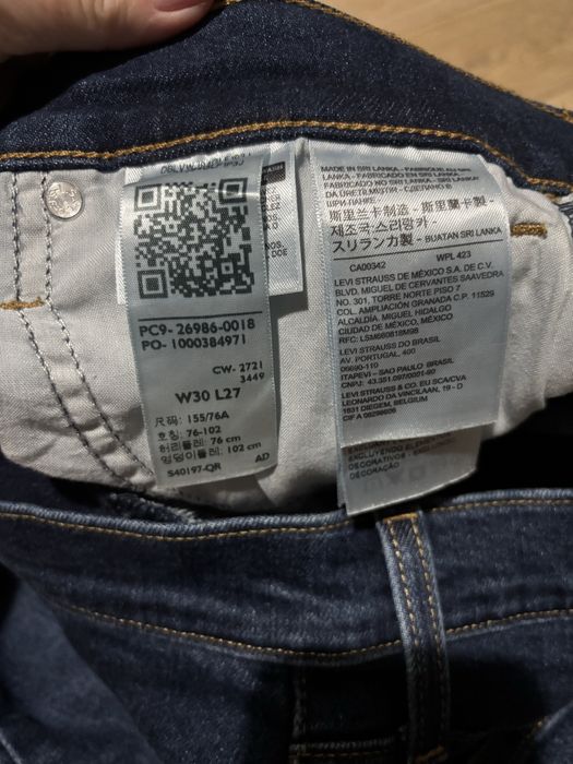 Levi’s blugi , model  High Waisted Mom Jean