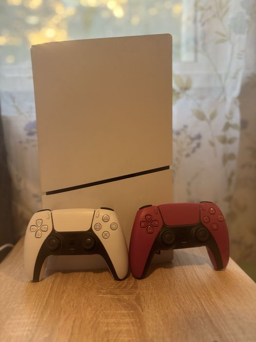 Vând PlayStation 5 Digital Edition 800GB + 2 Manete + Cutie Originală | Stare Excelentă
