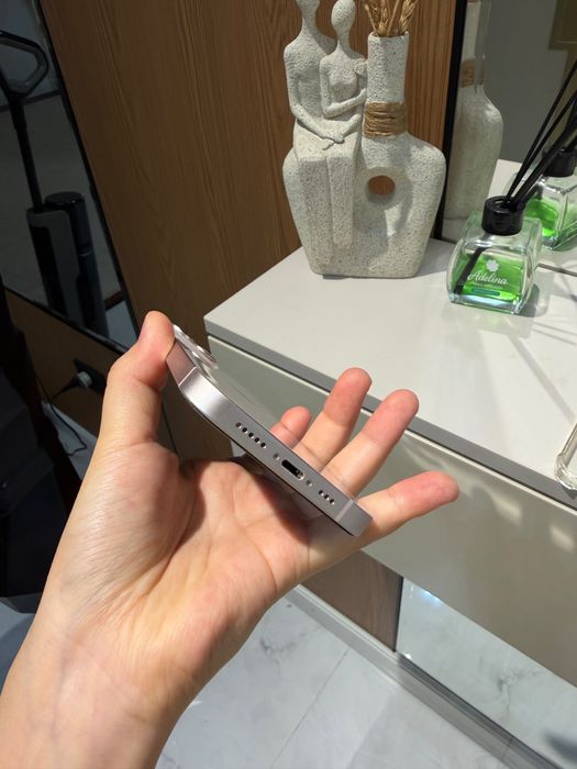 Продаю  iPhone 13