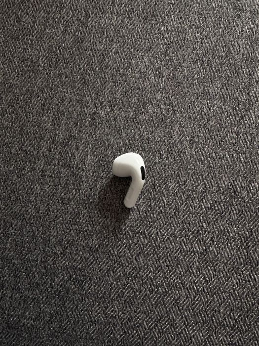 Airpods 4  левый наушник Anc