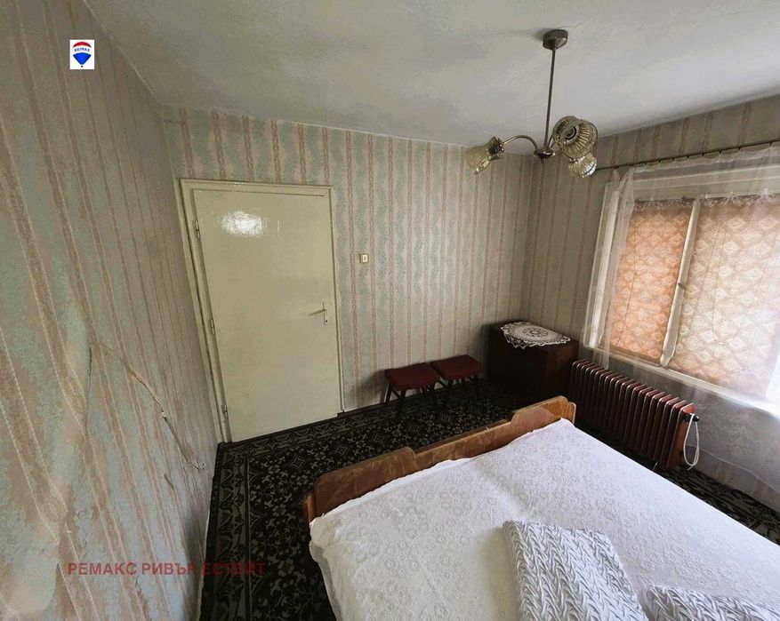 Селска къща с голям двор в с. Караманово