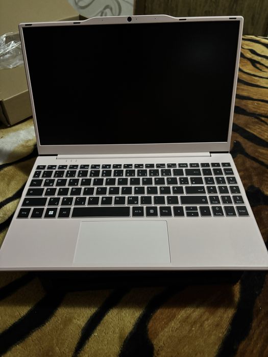 Laptop Molegar T141J NOU, nefolosit + 2 huse tastatură + cutie