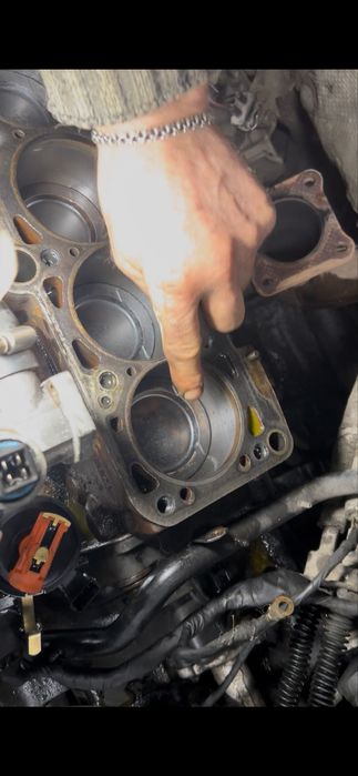 Двигатель и коробка надо  . 1,8 моно