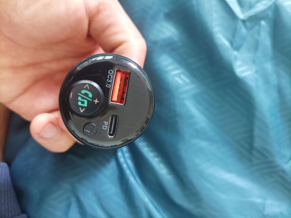 Transmițător Fm cu Bluetooth și H-free (plus fast charging)