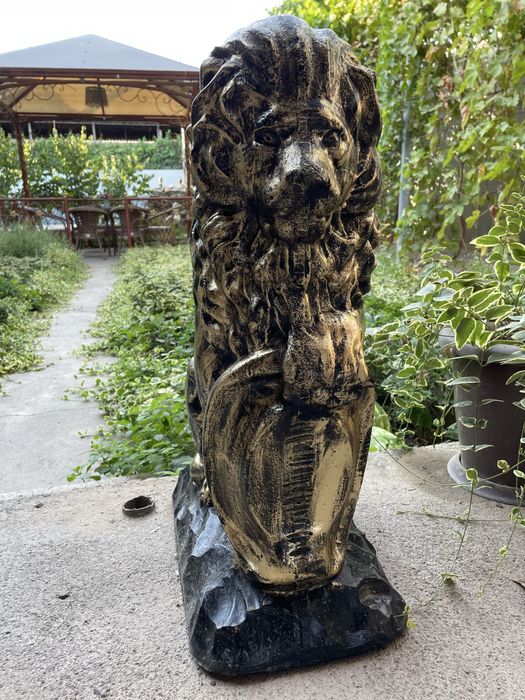 Статуя льва бетонная