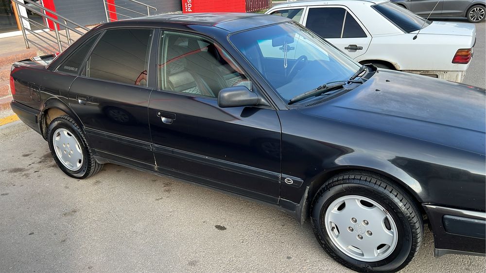 Ауди 100 с4 2,3 на КАРБЮРАТОРЕ.