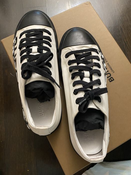 Tenisi BURBERRY pt barbati 43,5