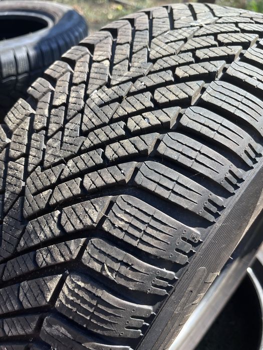 Продавам 2бр гуми 225/55R17 Pireli