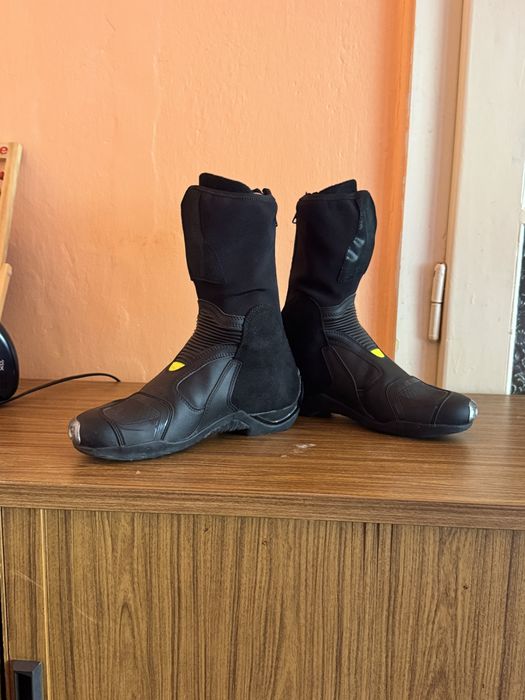 Vând cizme moto Dainese Axial D1