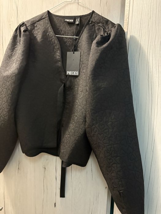 Bolero  negru, M, Pieces, deosebit si versatil pt tinute de zi si de seara