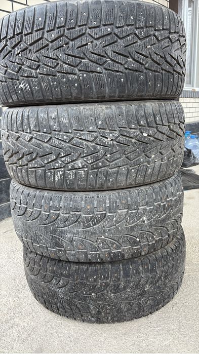 Шины с шипами в отличном состоянии