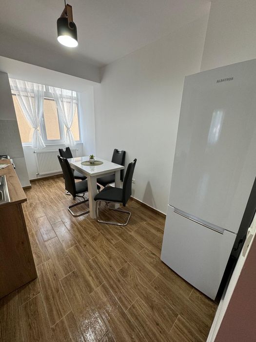 Inchiriez apartament