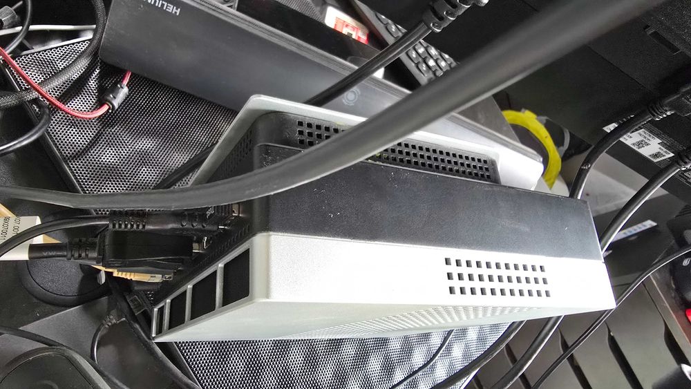 Mini PC AI GMKtec EVO-X2 — 128GB RAM / 2TB SSD — Windows — 4 luni vechime