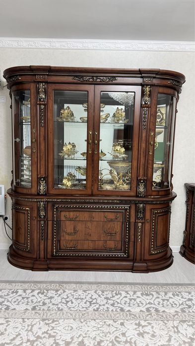 Продается гарнитур и часы