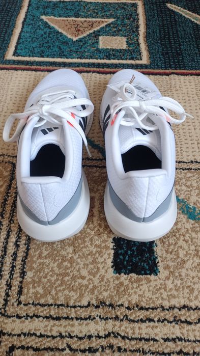 Продам кроссовки adidas