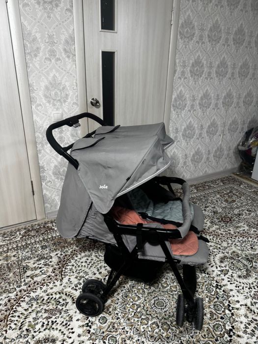 Егіздерге арналған коляска сатылады.