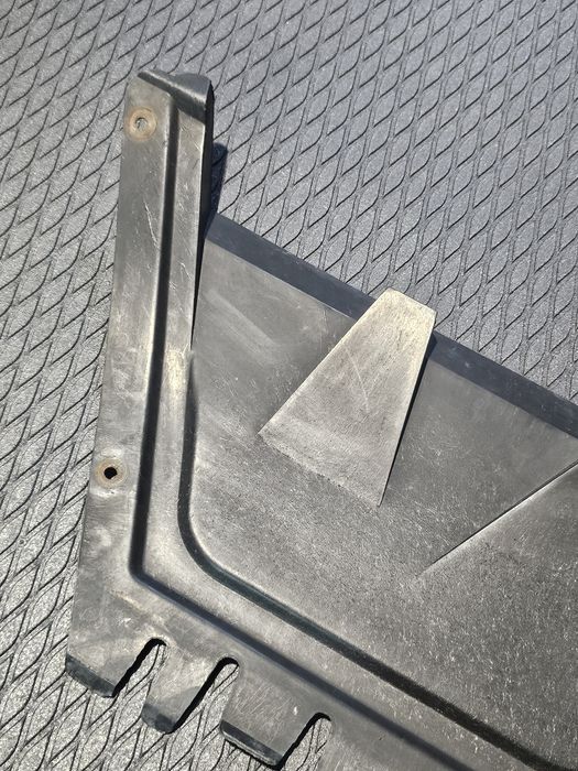 Scut protectie / deflector aer Volkswagen Golf 4 / Bora  (benzina)