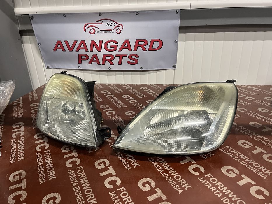 Фар Ford Fiesta 2002-