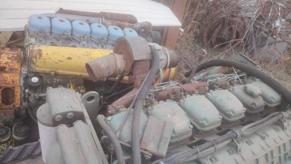 Vand 2 motoare excavator