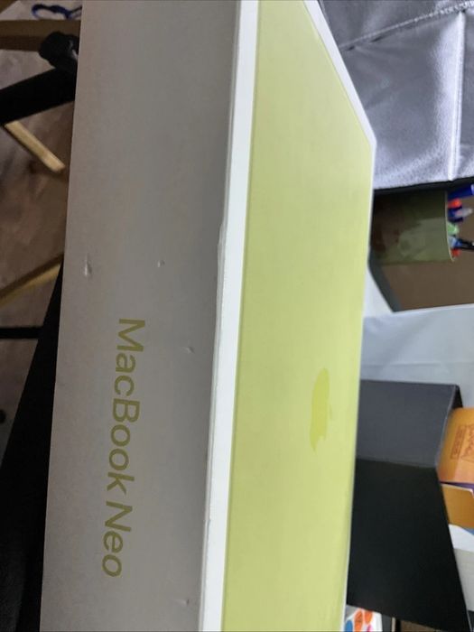 Продам MacBook Neo 8/512 зелёного цвета новый из Америки