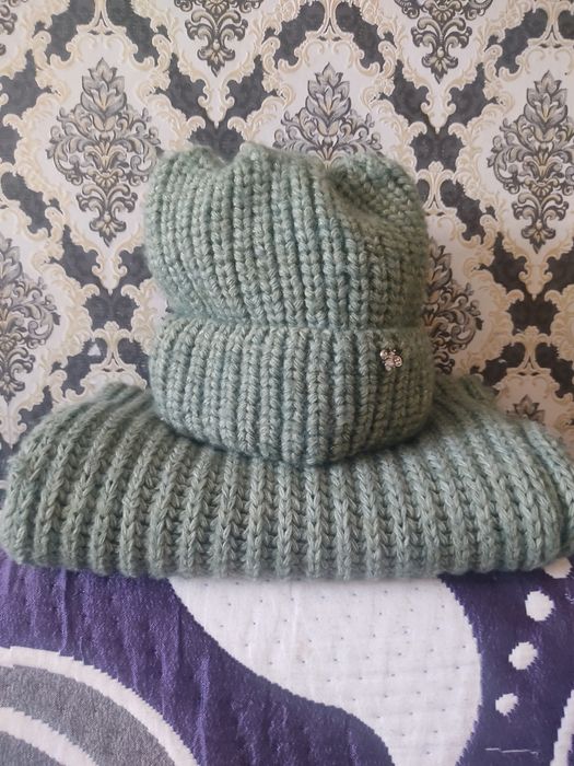 Продам комплект,шапка и снуд