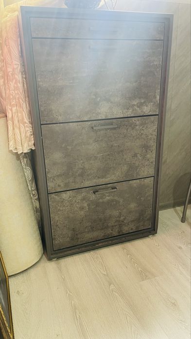 Обувница   новая   600   тыс сум