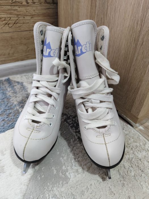 Фигурные коньки теплые 36 размер