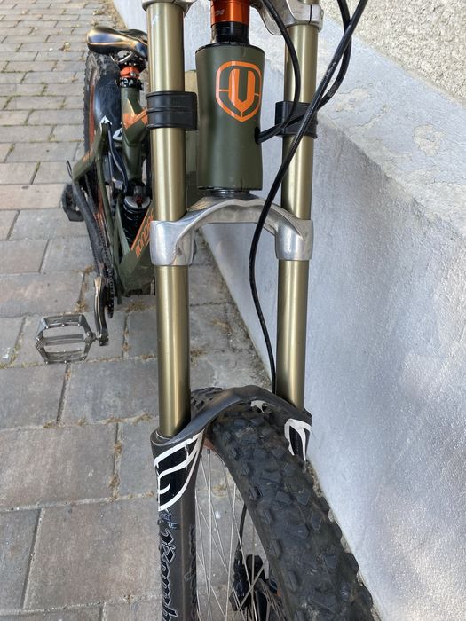 Vând bicicletă mondraker dh