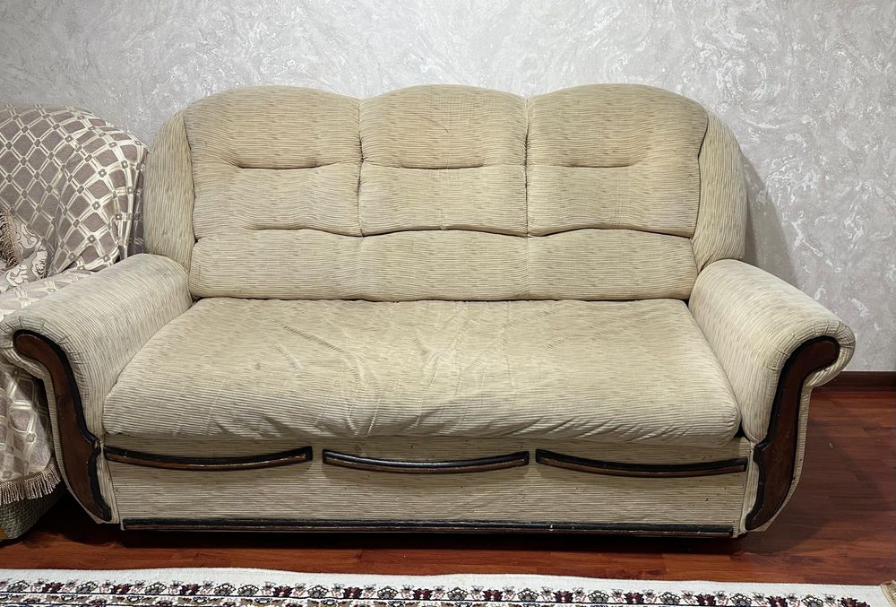 Диван с двумя креслами