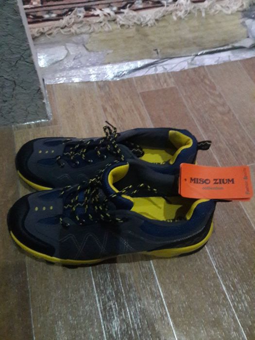 Продаю кроссовки