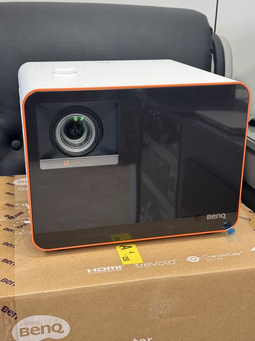 Продавам нов проектор BenQ X3100i