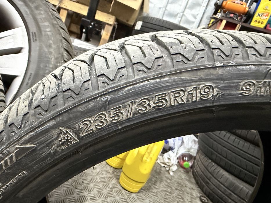 Гуми Hankook vs 235/35/19 зимни дот 2022
