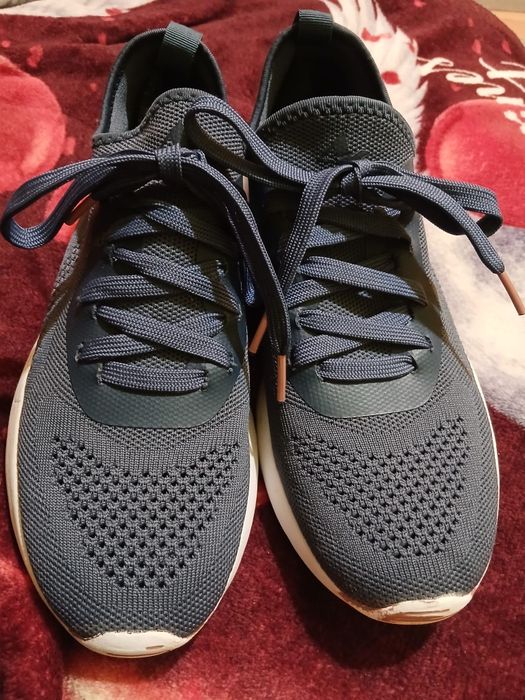 Vând urgent adidași atletic  marime 38
