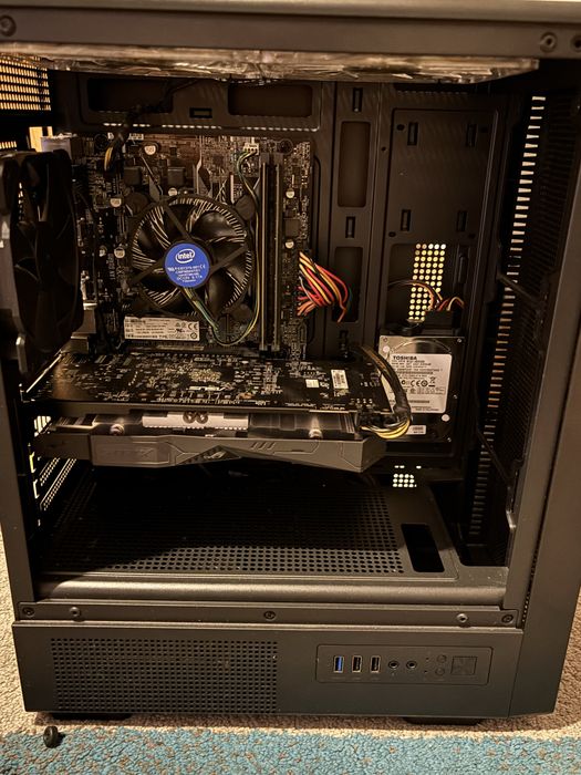 Vând pc cu intel i5 si radeon