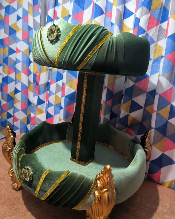 Үлкен толқыған клиторы бар таз киска