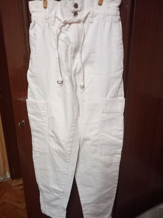 Бели карго дънки