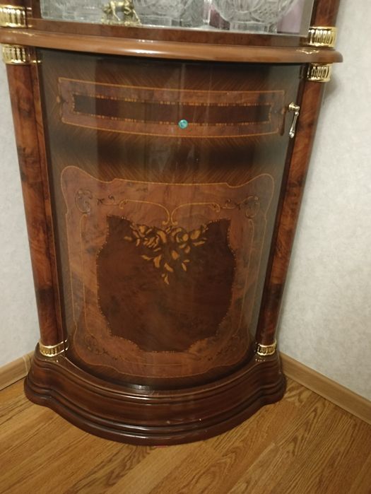 Продам углавую стенку горку  и камод.