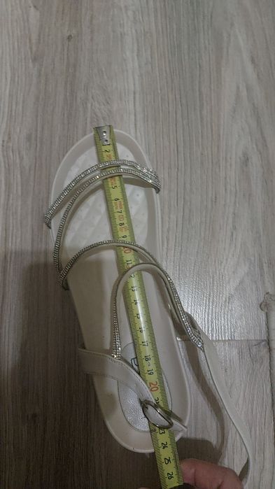 Продам женские сандали