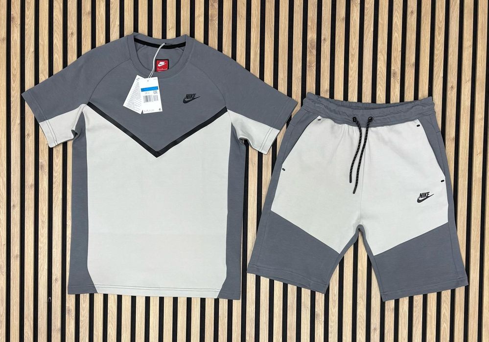 Compleu nike tech