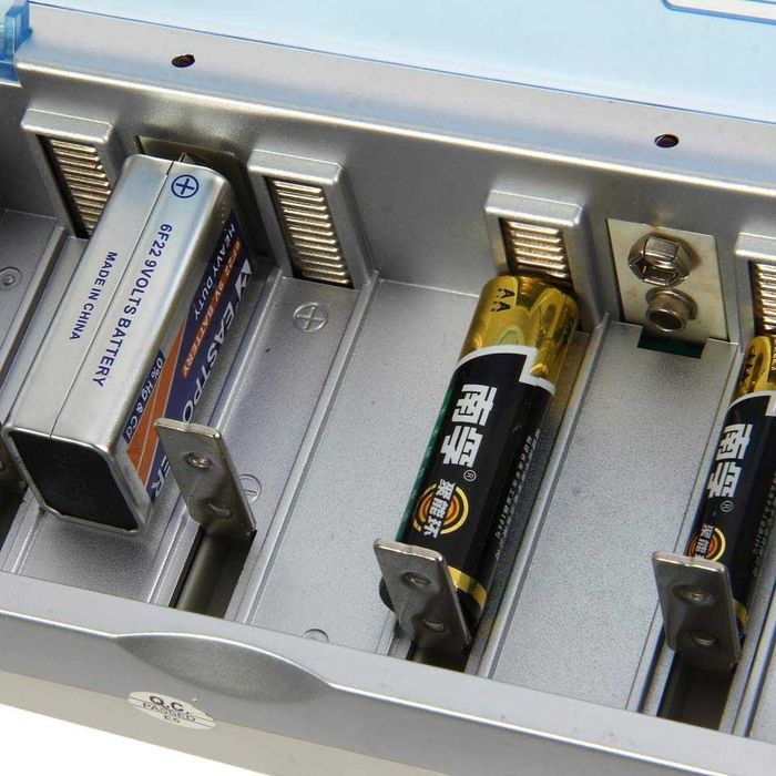 Цифрово интелигентно LCD зарядно устройство за батерии,