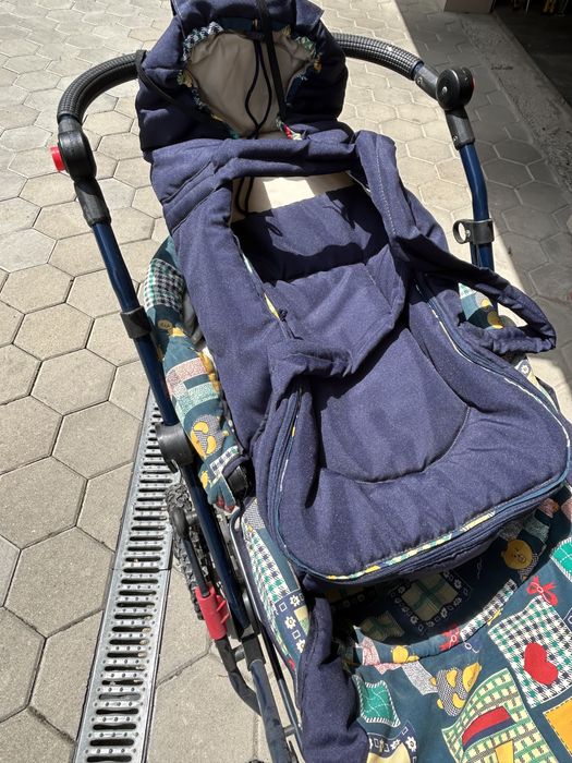 Бебешка количка с пневматични гуми и кош за носене