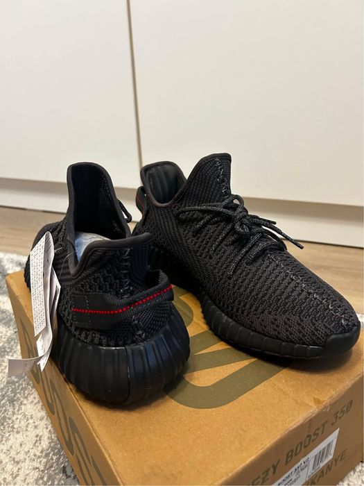 Adidasi Yeezy boost