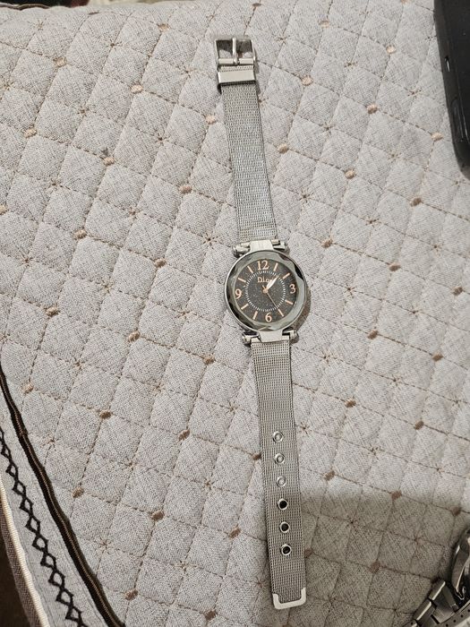 Продам часы ручные бу недорого