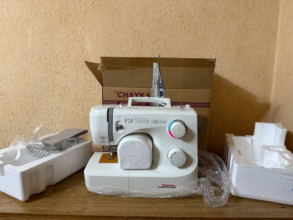 Электрическая швейная машинка “Chayka”