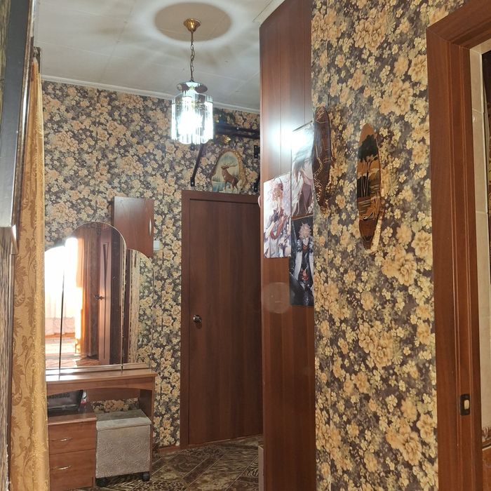 Продам двух-комнатную в р-не ДКМ