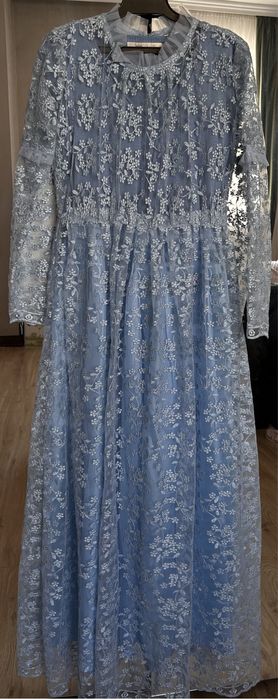 Голубое вечернее платье